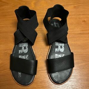 Sorel • Ella II Sandals • Black Leather Stretch Gladiator Flats • Size 7